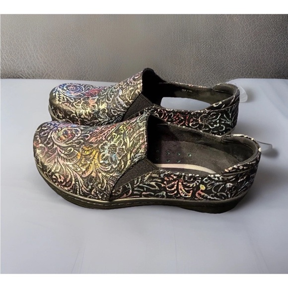 Klogs Shoes - Klogs Moxy Rainbow Women’s Tooled Clog Size 7.5M
